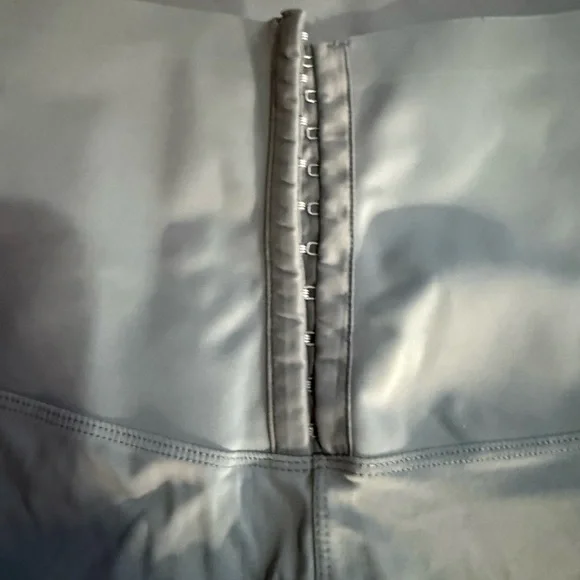 Stylish Green Leggings - Picture 2 of 3